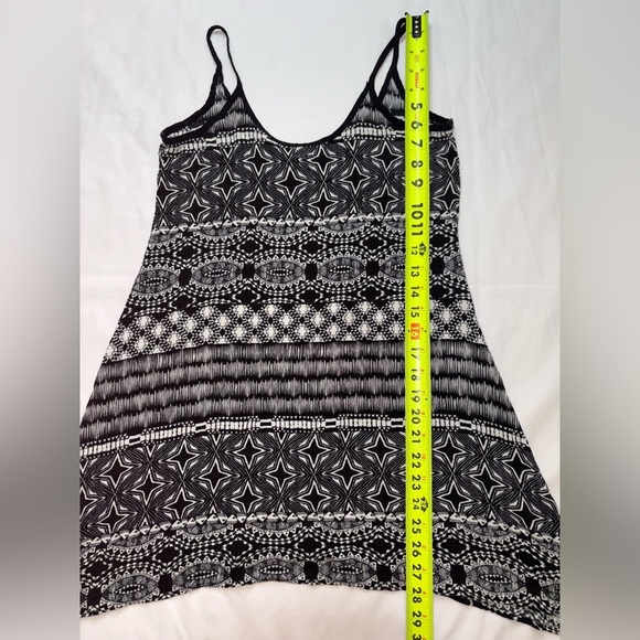 B. Darlin Size XS Black & White Geometric Sleeveless Summer Mini Dress - Picture 2 of 5